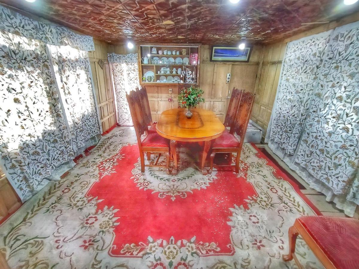 Raja'S Palace Houseboat - Kashmir Srinagar  Exterior photo