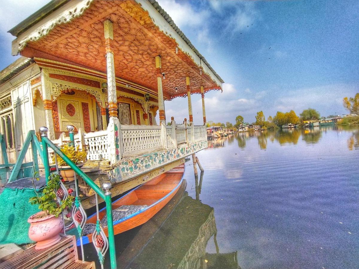 Raja'S Palace Houseboat - Kashmir Hotel Srinagar  Exterior photo