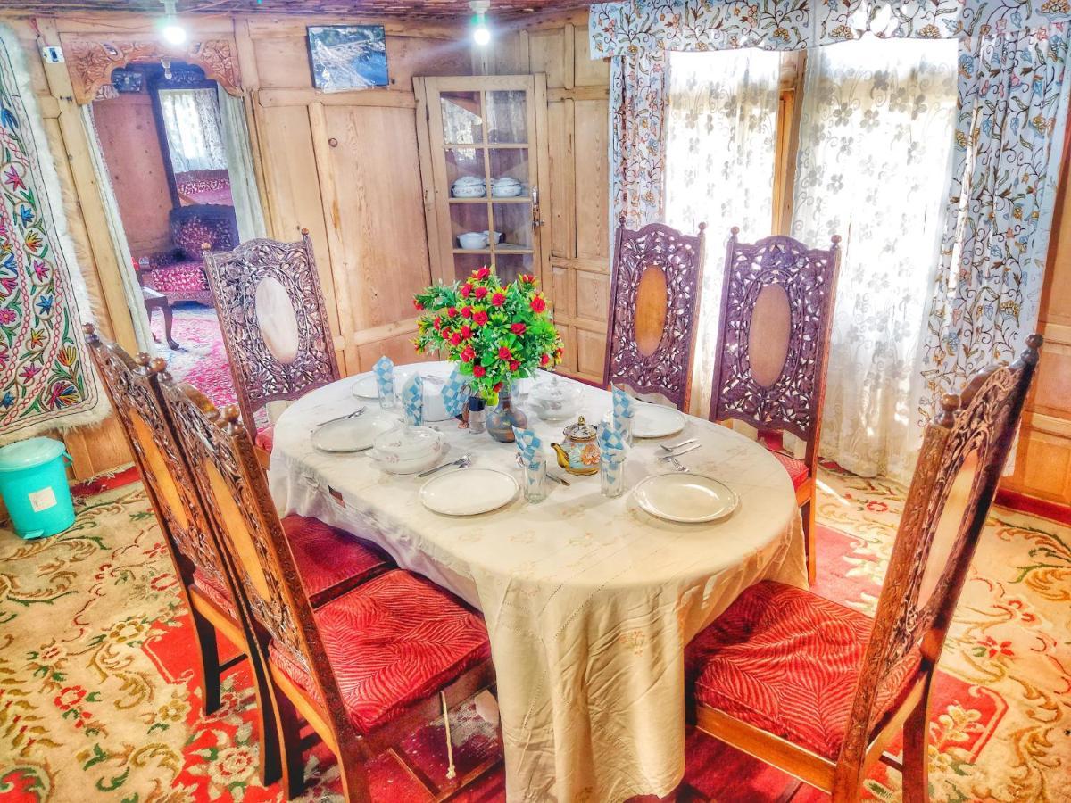 Raja'S Palace Houseboat - Kashmir Hotel Srinagar  Exterior photo