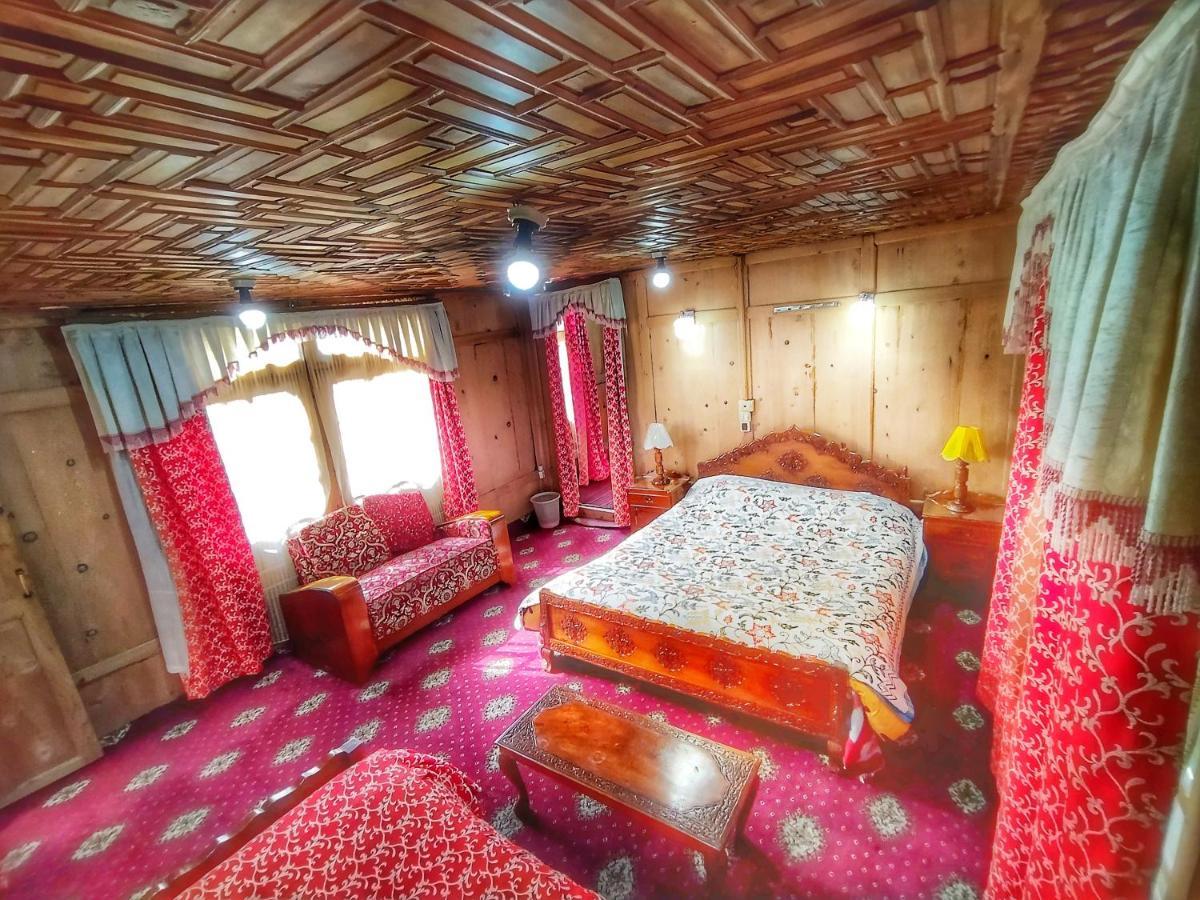 Raja'S Palace Houseboat - Kashmir Hotel Srinagar  Exterior photo