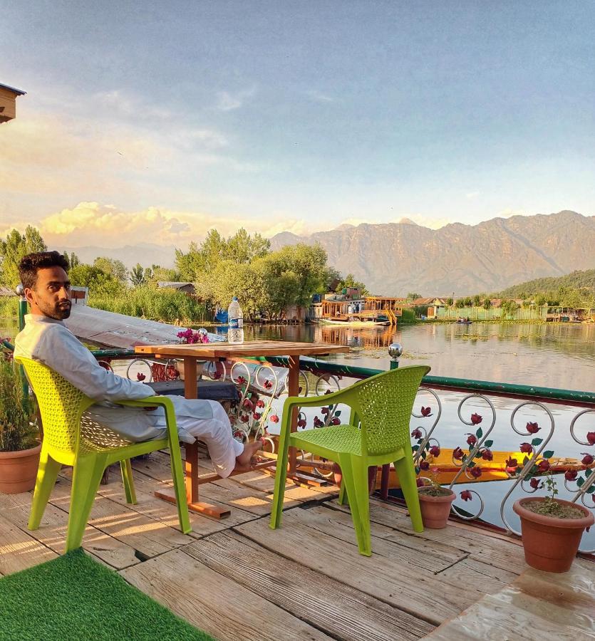 Raja'S Palace Houseboat - Kashmir Hotel Srinagar  Exterior photo