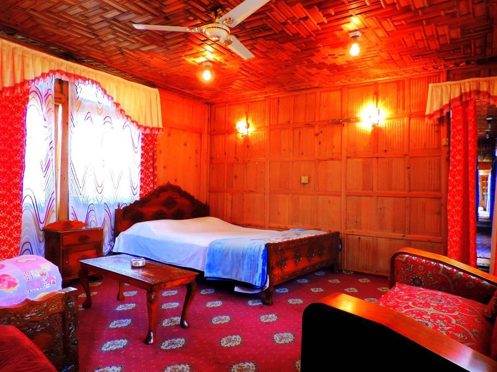 Raja'S Palace Houseboat - Kashmir Srinagar  Room photo