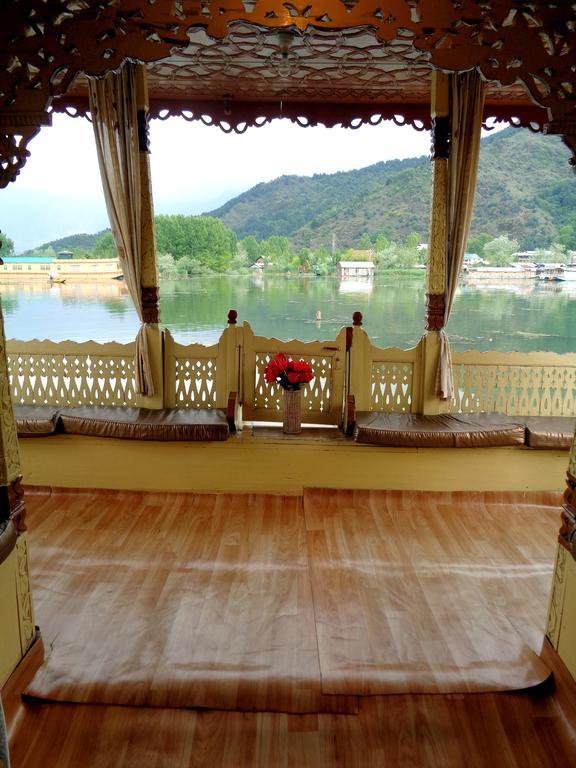 Raja'S Palace Houseboat - Kashmir Hotel Srinagar  Exterior photo